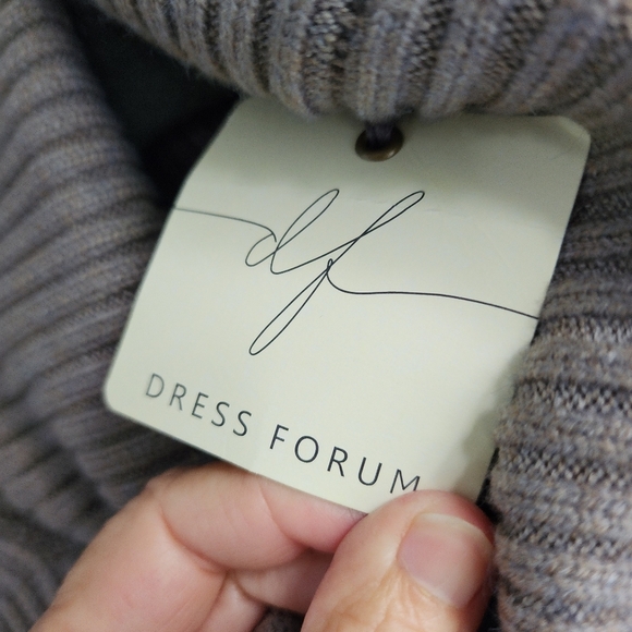 NWT Dress Forum Funnel Neck Cropped Sweater in Tan Small - Picture 9 of 11